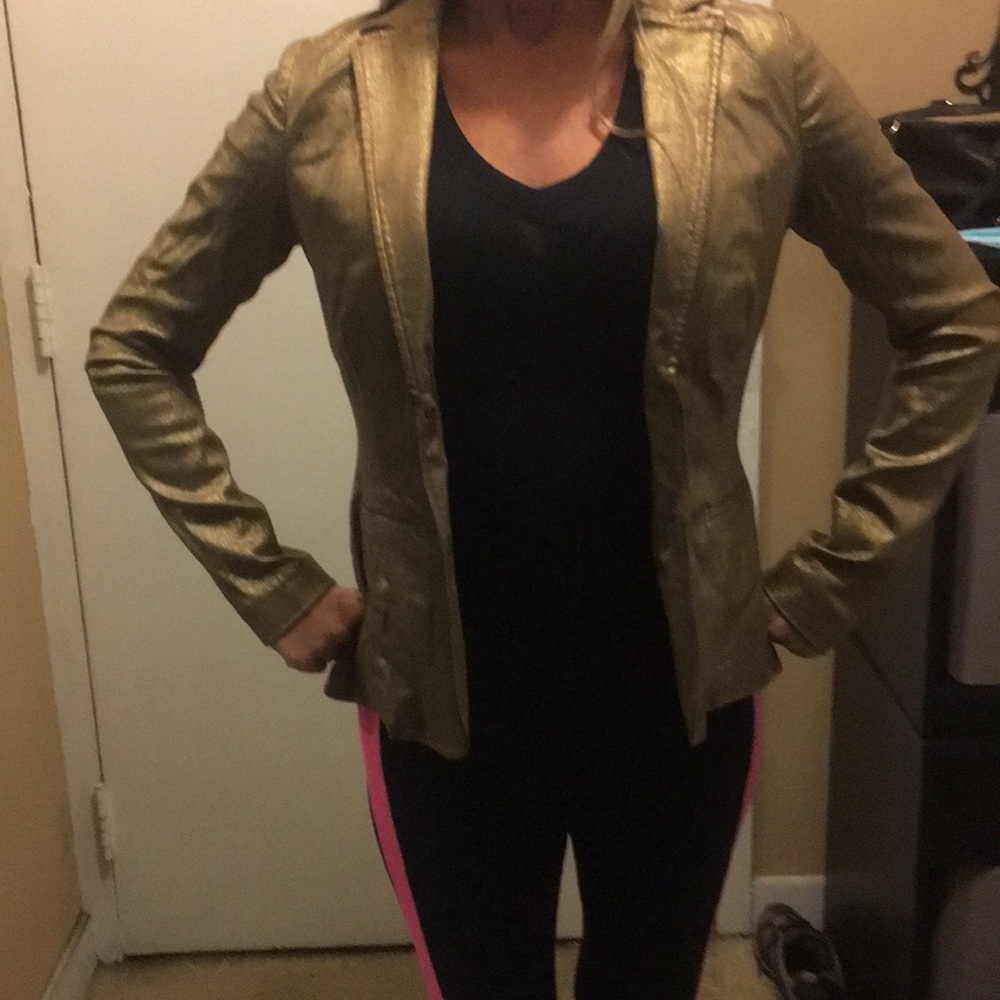 Blazer - Picture 3 of 5